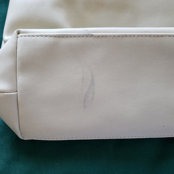 Cream Color Purse - Picture 8 of 10